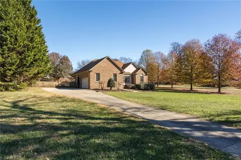 3778 Cameron Ct, Trinity, NC 27370 photo 3