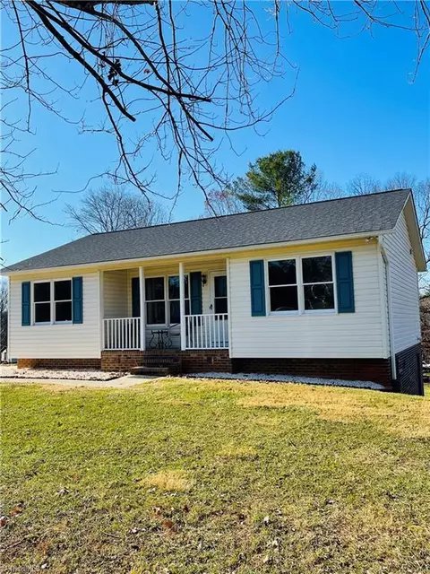 123 Oak Ridge Pl, Mount Airy, NC 27030