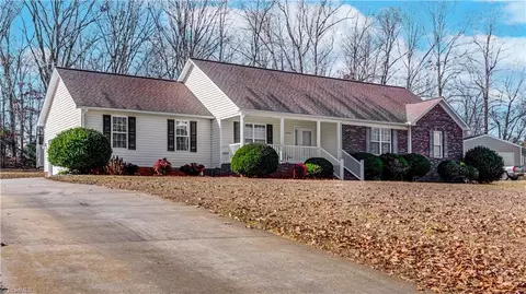 1955 Willow Oak Dr, Thomasville, NC 27360