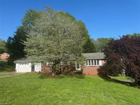5469 Dogwood Dr, Winston Salem, NC 27105