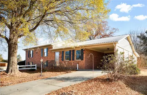 230 Beckford Dr, Lexington, NC 27295