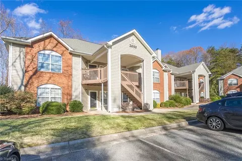 2650 Ingleside Dr #2D, High Point, NC 27265