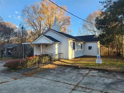 4917 Rhondan Rd, Summerfield, NC 27358