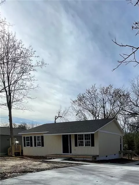 406 Jarrett St, Thomasville, NC 27360