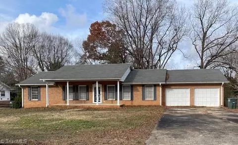 216 Maxwell Dr, Lexington, NC 27295