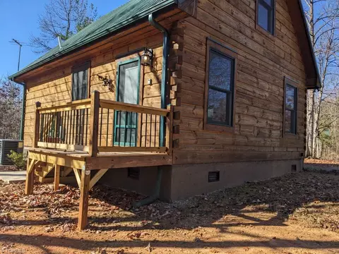 561 Sweet Water Rd, Boomer, NC 28429