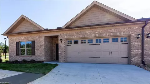 305 Kingsfield Forest Dr, Archdale, NC 27263