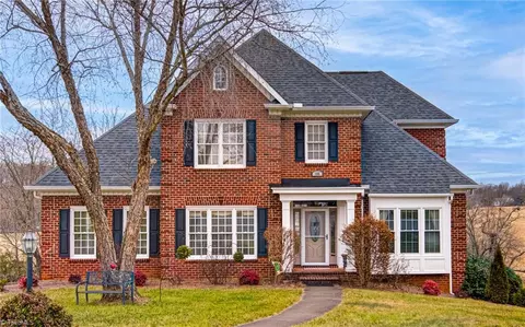 135 Isleworth Ct, Advance, NC 27006