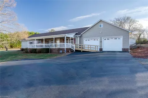 195 Golfcrest Rd, Denton, NC 27239