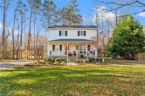1060 Briles Dr, Asheboro, NC 27205