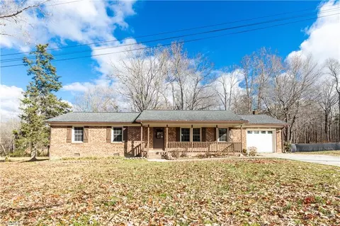6113 Hickory Creek Rd, High Point, NC 27263
