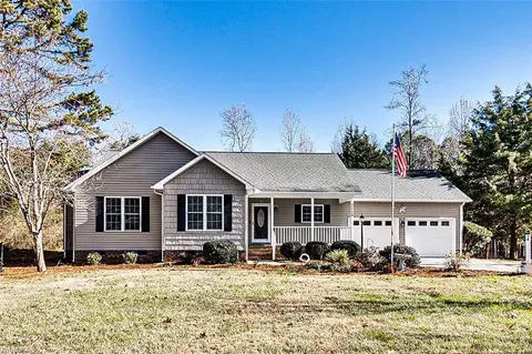 2754 Hopewell Friends Rd, Asheboro, NC 27205