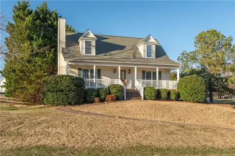 142 Lumina Dr, Lexington, NC 27295