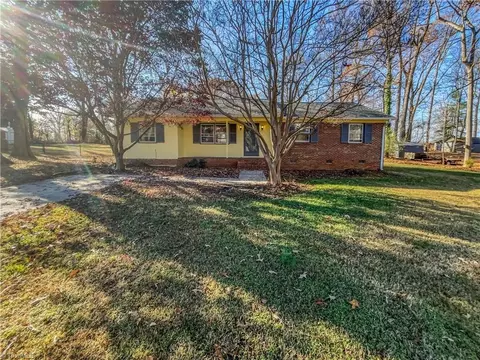 5506 Woodleaf Dr, Greensboro, NC 27406