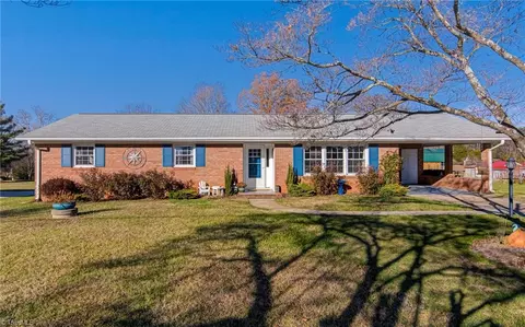 929 Rock Spring Dr, Winston Salem, NC 27105
