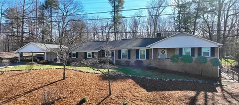 204 Eastover Dr, North Wilkesboro, NC 28659