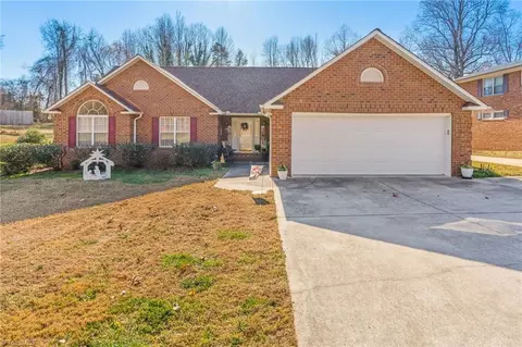 105 Lake Dr, Trinity, NC 27370