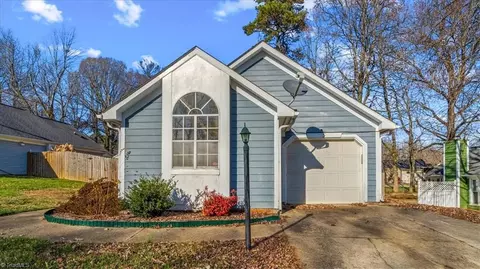 5 Pipers Glen Ct, Greensboro, NC 27406