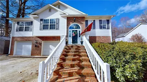 195 Winterberry Dr, Thomasville, NC 27360