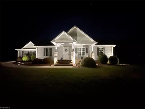 102 Stoney Ridge Ct, Stokesdale, NC 27357