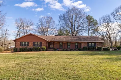 2106 2104 Danbrook Rd, Mcleansville, NC 27301