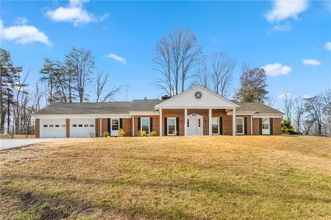 620 Meadowland Rd, Kernersville, NC 27284