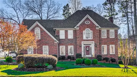 4652 Jamesford Dr, Jamestown, NC 27282