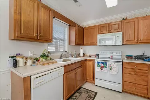 3884 Range Crest Ct, High Point, NC 27265 photo 10