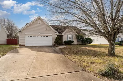 3884 Range Crest Ct, High Point, NC 27265