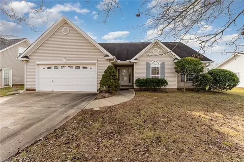 3884 Range Crest Ct, High Point, NC 27265 photo 4