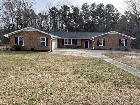 4416 Anderson St, Greensboro, NC 27405