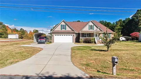 4642 Colonial Cir, Trinity, NC 27370 photo 33