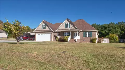4642 Colonial Cir, Trinity, NC 27370 photo 32