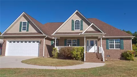 4642 Colonial Cir, Trinity, NC 27370 photo 2