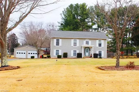 3071 Gladewater Ct, Pfafftown, NC 27040