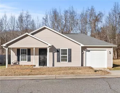 833 Winterside Ln, Winston Salem, NC 27107