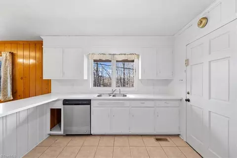 2113 Scott Rd, Browns Summit, NC 27214 photo 12