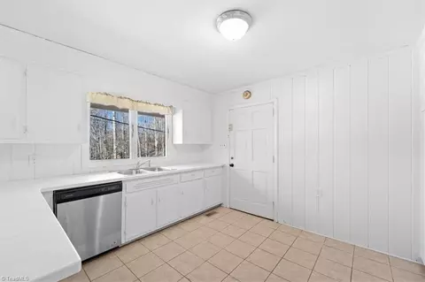 2113 Scott Rd, Browns Summit, NC 27214 photo 10