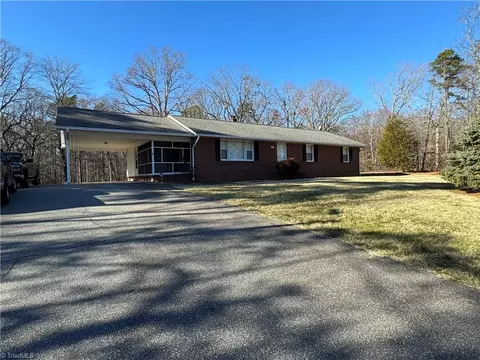 7264 Doral Dr, Tobaccoville, NC 27050