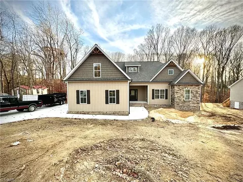 1223 Pine Knolls Rd, Kernersville, NC 27284