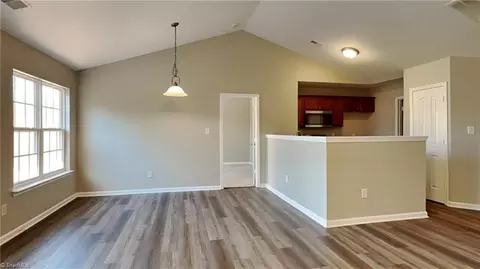 898 Hedgepath Ter, High Point, NC 27265 photo 4