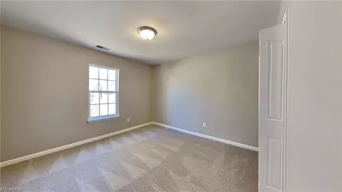898 Hedgepath Ter, High Point, NC 27265 photo 8