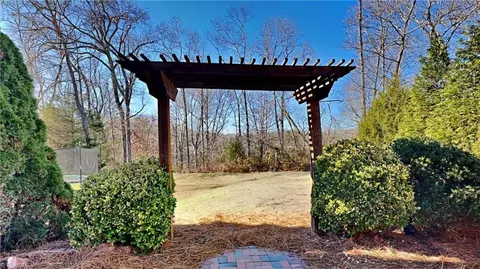 898 Hedgepath Ter, High Point, NC 27265 photo 11