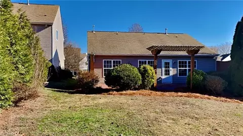 898 Hedgepath Ter, High Point, NC 27265 photo 12