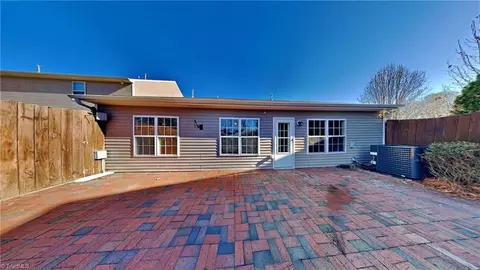 898 Hedgepath Ter, High Point, NC 27265 photo 10