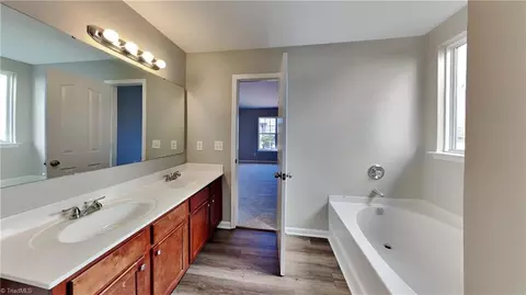 898 Hedgepath Ter, High Point, NC 27265 photo 7