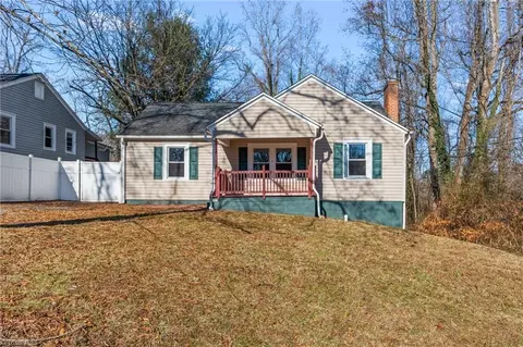 410 Circle Dr, Mount Airy, NC 27030