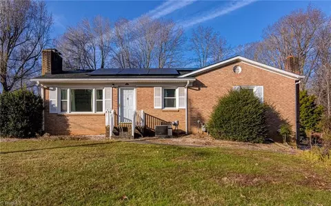 4725 Shattalon Cir, Winston Salem, NC 27106