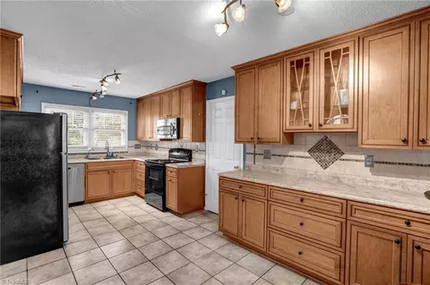 3307 Rockingham Rd, High Point, NC 27265 photo 4
