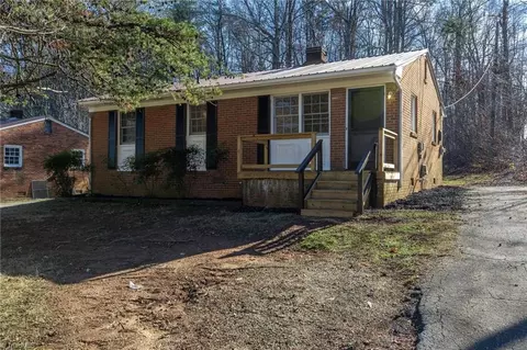 1918 Cedrow Dr, High Point, NC 27260